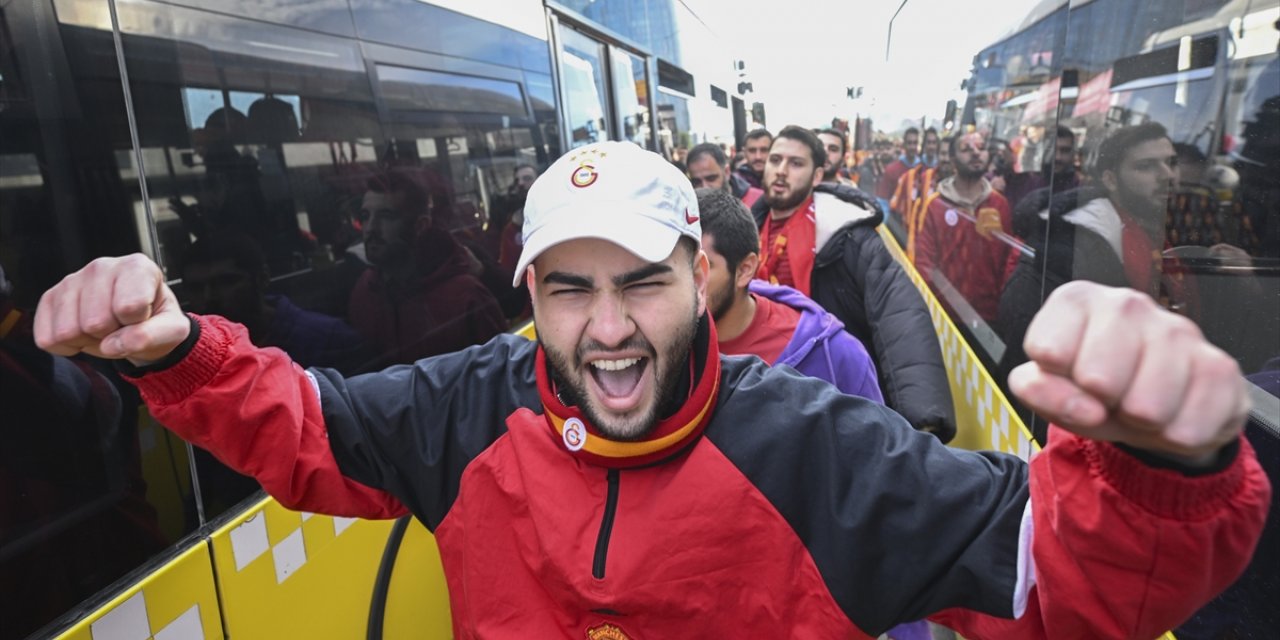 Galatasaray taraftarı derbi için Kadıköy'e gitti