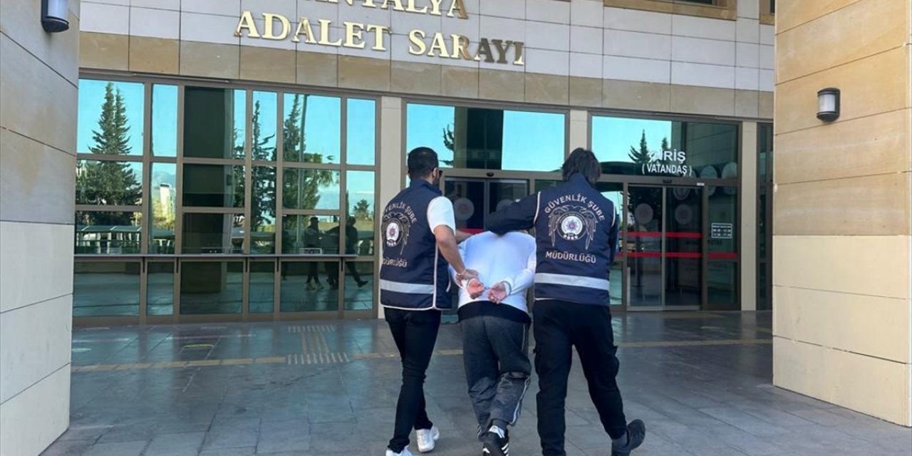 Antalya'da sosyal medyadan hakaret içerikli paylaşımlar yapan şüpheli yakalandı