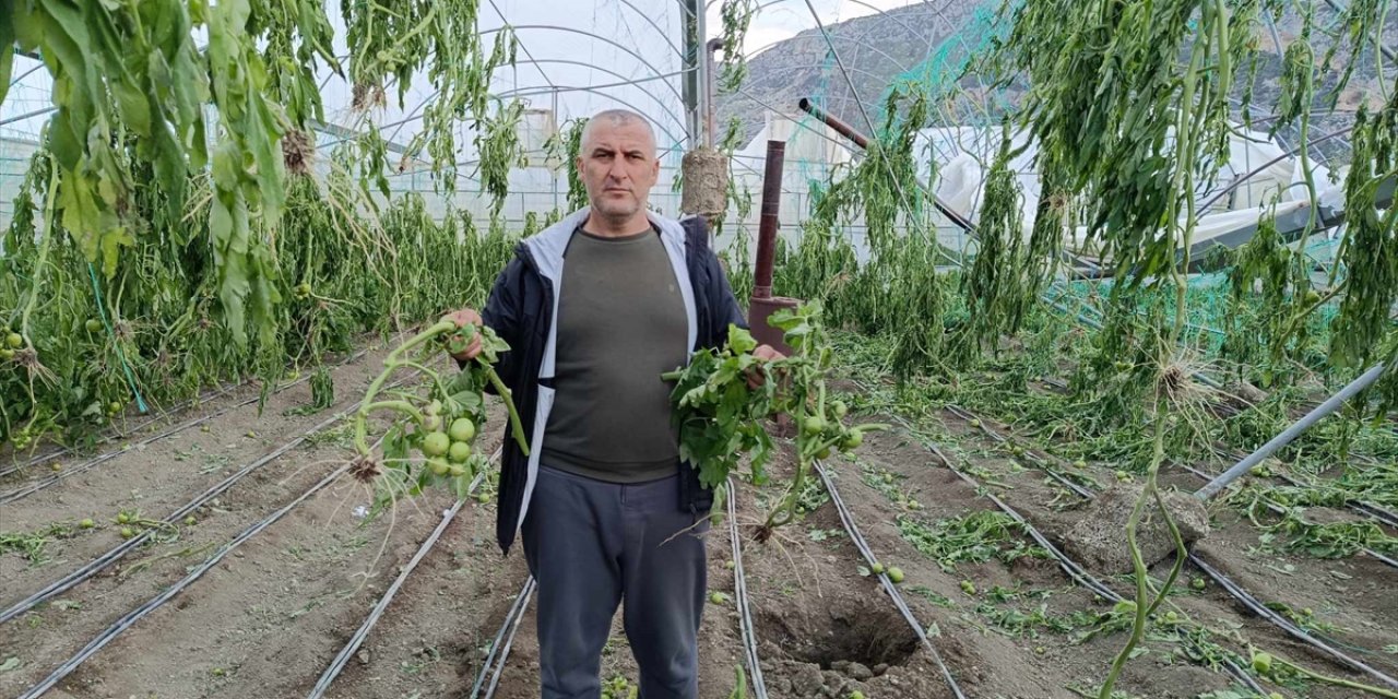 Hatay'da hortum seralarda hasara neden oldu