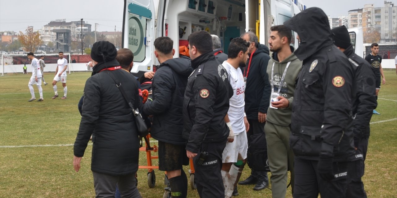 Şanlıurfa'da maç esnasında dili boğazına kaçan futbolcu hastaneye kaldırıldı