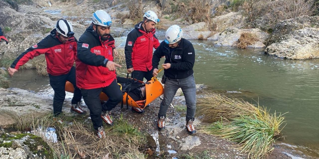 Kocaeli'de kanyonda yürüdüğü sırada ayağı burkulan kişi kurtarıldı