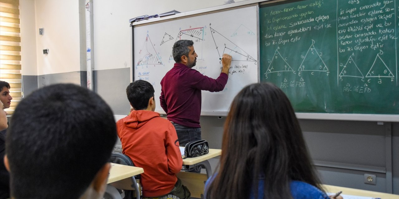 Van'da geleceğin matematikçileri bilim olimpiyatlarına hazırlanıyor