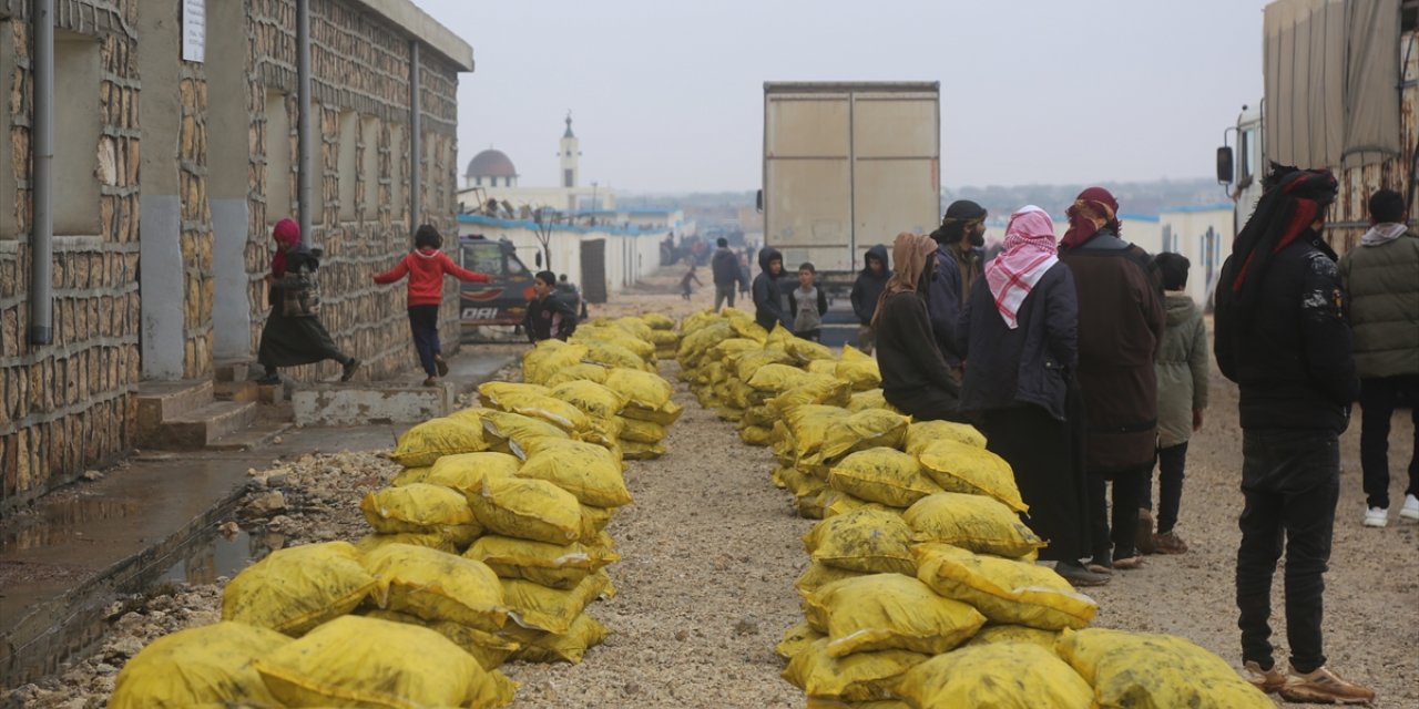 İHH, Suriye'de iç savaş mağduru ailelere 770 ton kömür dağıttı