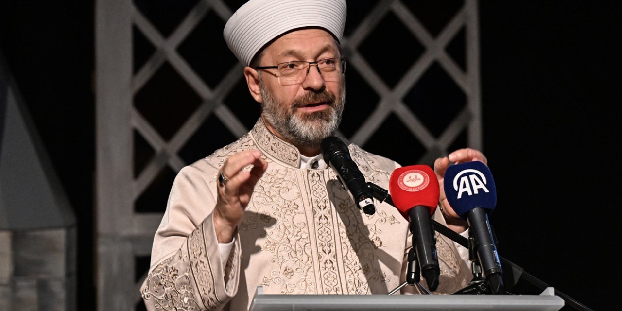 Diyanet İşleri Başkanı Erbaş, Üsküdar'da "Hayata Köprü Sanat" projesi etkinliğinde konuştu: