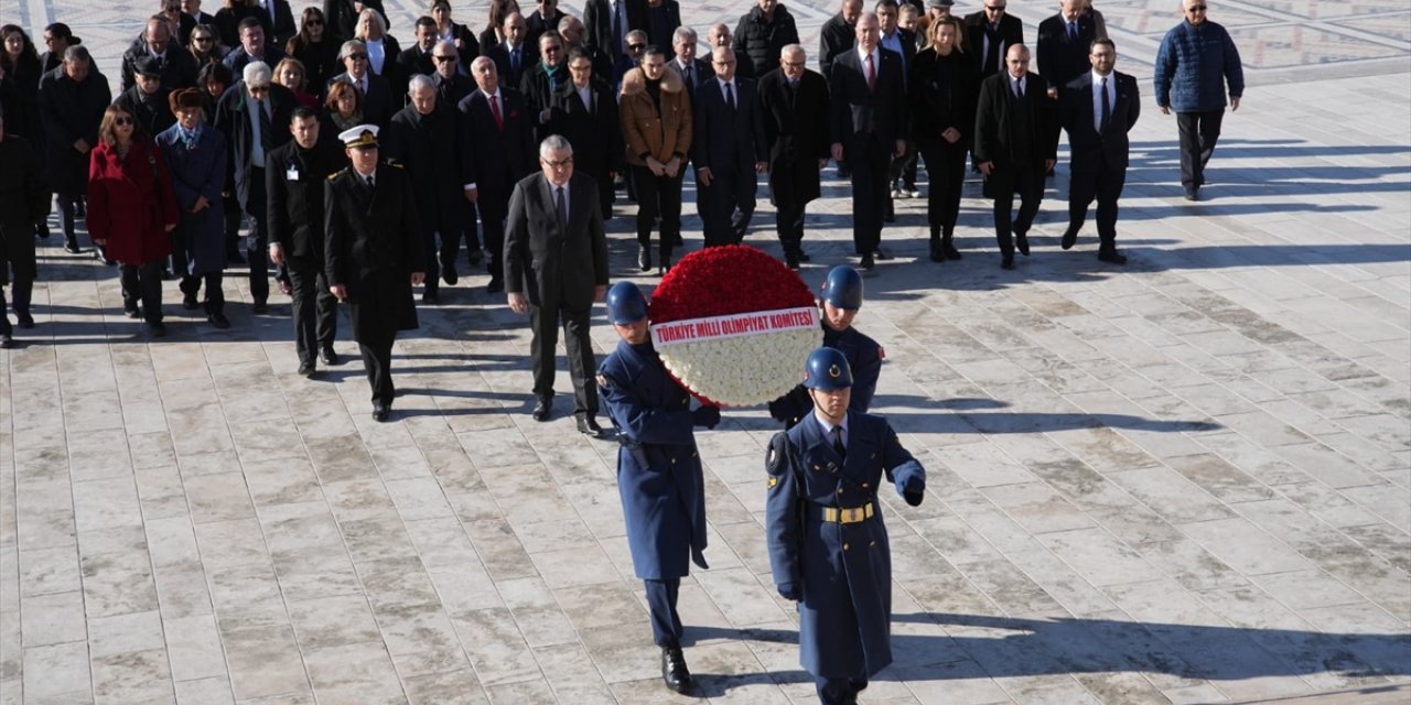 TMOK yönetimi ve çalışanları Anıtkabir'i ziyaret etti