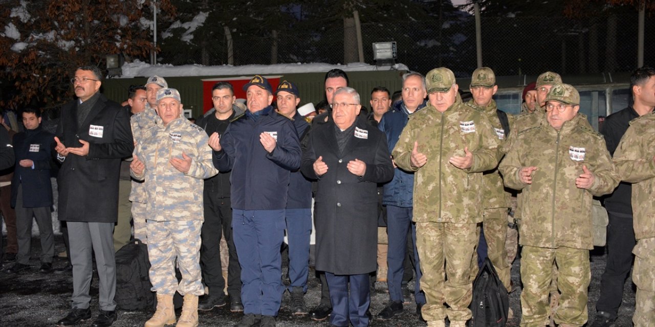 Irak'ın kuzeyinde şehit olan 6 asker için Hakkari'de tören düzenlendi