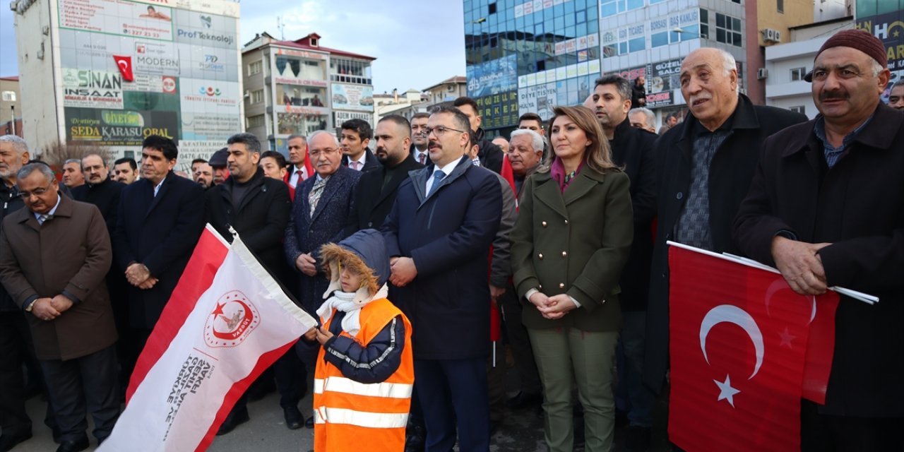 Iğdır'da şehitler için Türk bayraklarıyla yürüyüş düzenlendi