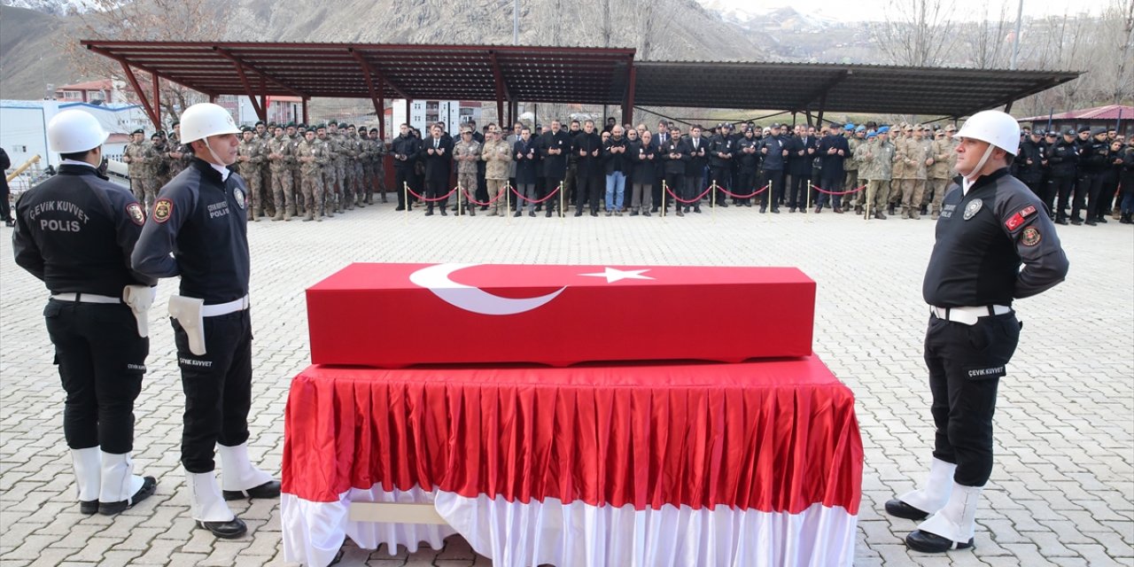 Hakkari'de kalp krizi sonucu vefat eden polis memuru için tören düzenlendi