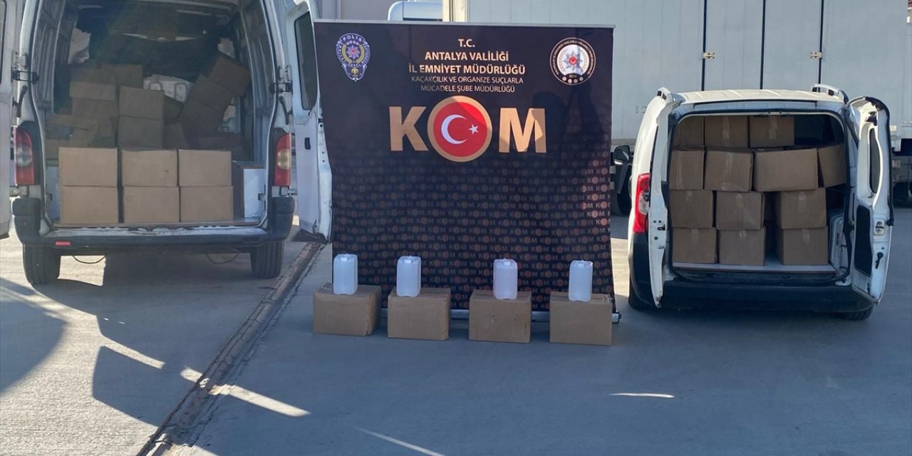 Antalya'da kaçakçılık operasyonunda 19 şüpheliye gözaltı