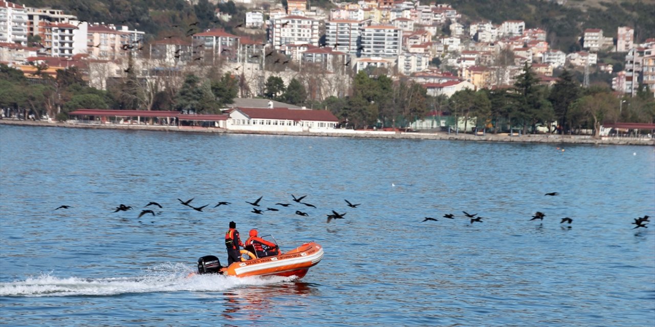 Zonguldak'ta batan geminin kayıp 7 personelini arama çalışmaları sürüyor