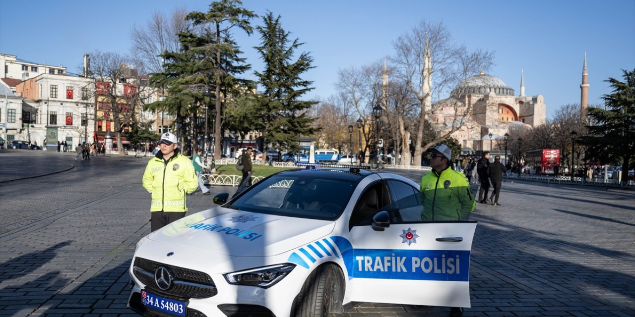 Operasyonlarda ele geçirilerek emniyete tahsis edilen araçlar İstanbul'da göreve başladı