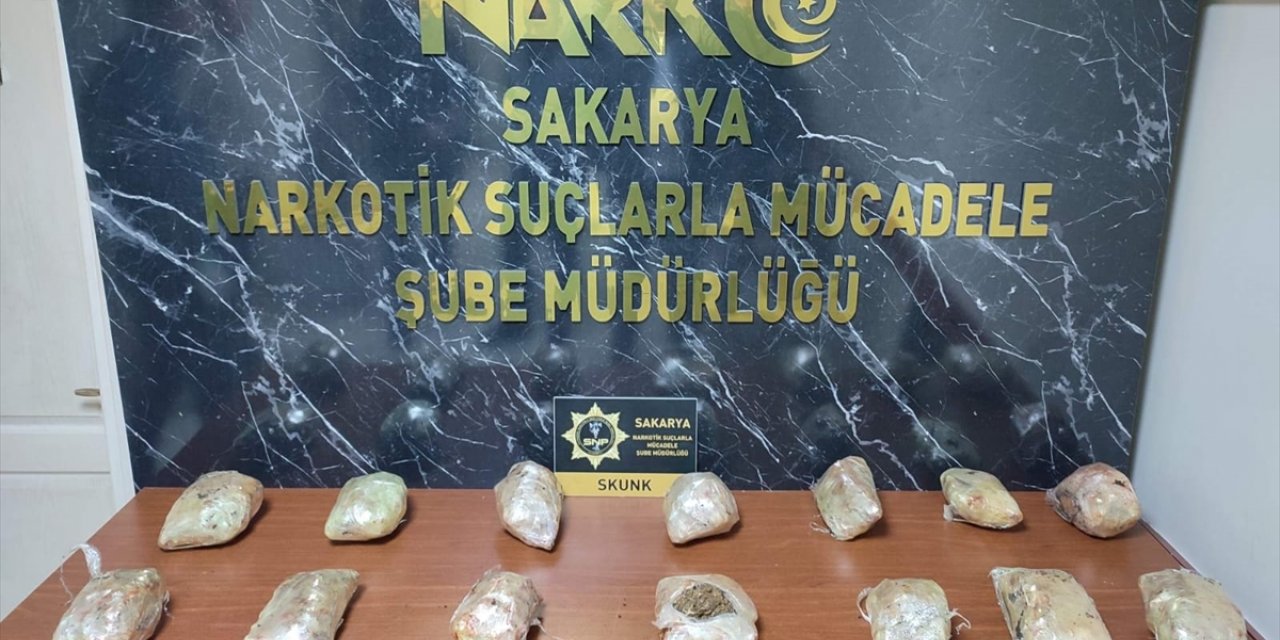 Sakarya'da 2 araçta 46 kilo 700 gram uyuşturucu ele geçirildi