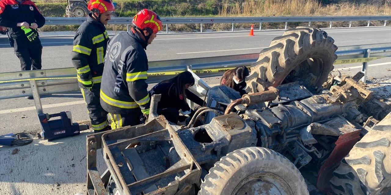 Denizli'de devrilen traktörün sürücüsü öldü