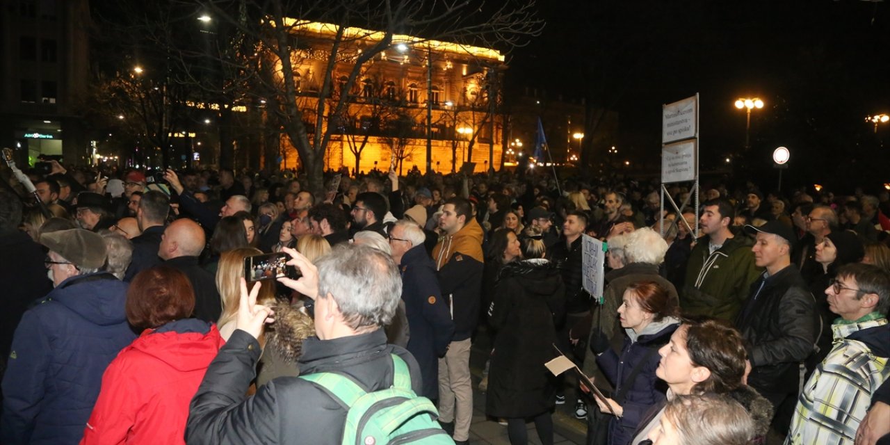 Sırbistan'da muhalefetin seçim sonuçlarına yönelik protestoları sürüyor