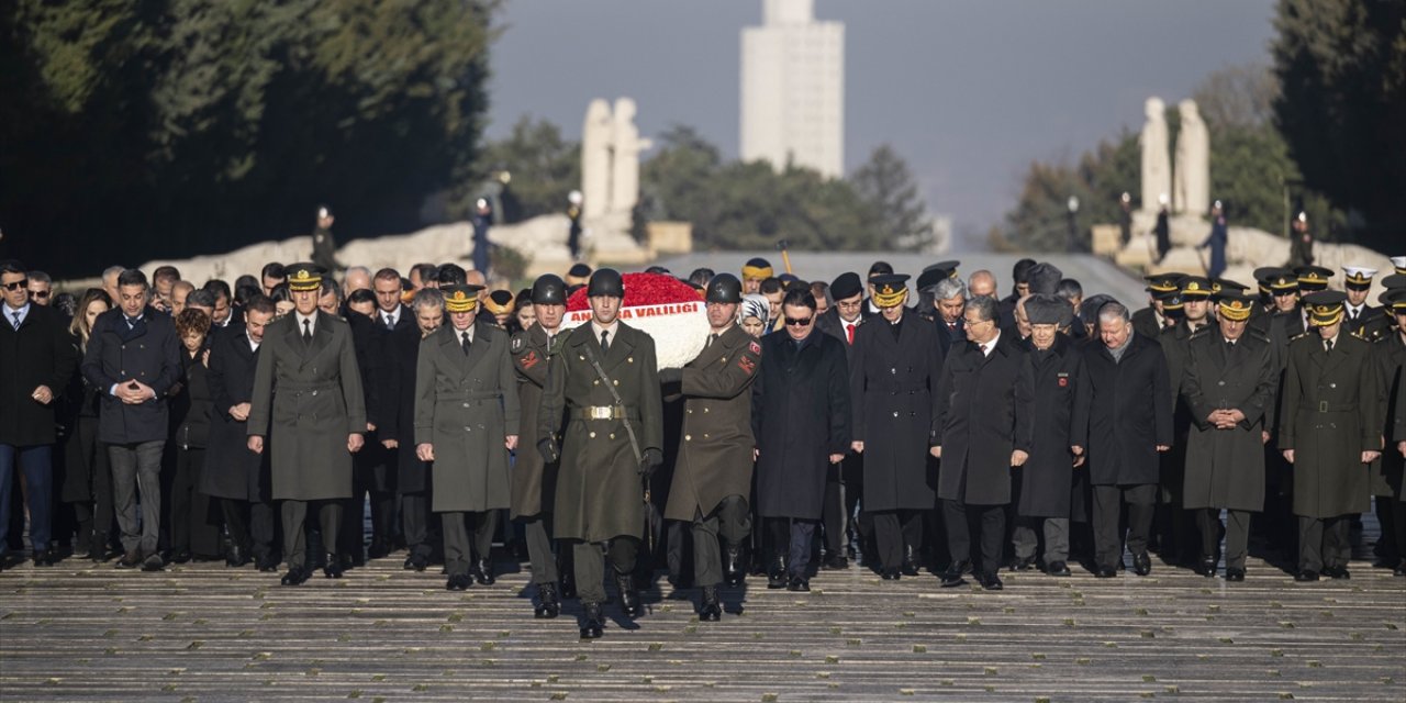 Ankara Vali Yardımcısı Yılmaz ve beraberindeki heyet Anıtkabir'i ziyaret etti