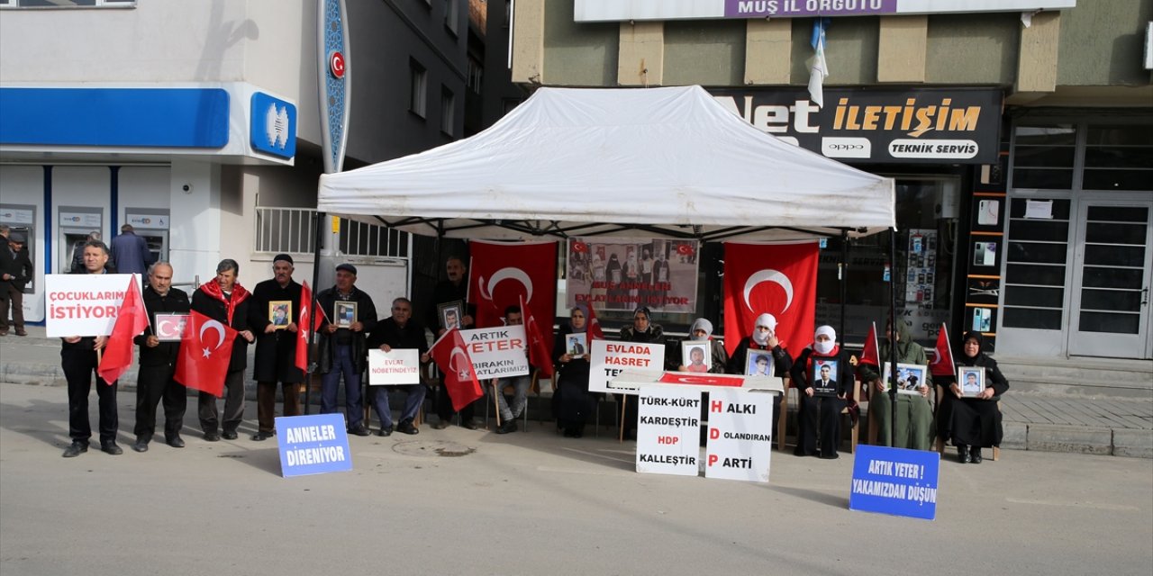 Muşlu aileler çocuklarına kavuşma ümidiyle HDP önündeki eylemini sürdürüyor