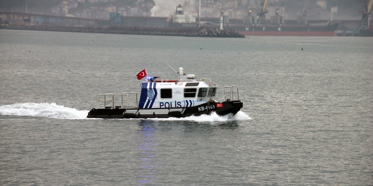 Zonguldak'ta batan geminin kayıp 7 personelini arama çalışmaları sürüyor