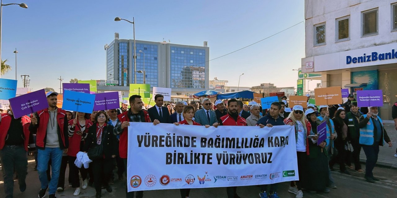 Adana'da bağımlılıkla mücadele yürüyüşü düzenlendi