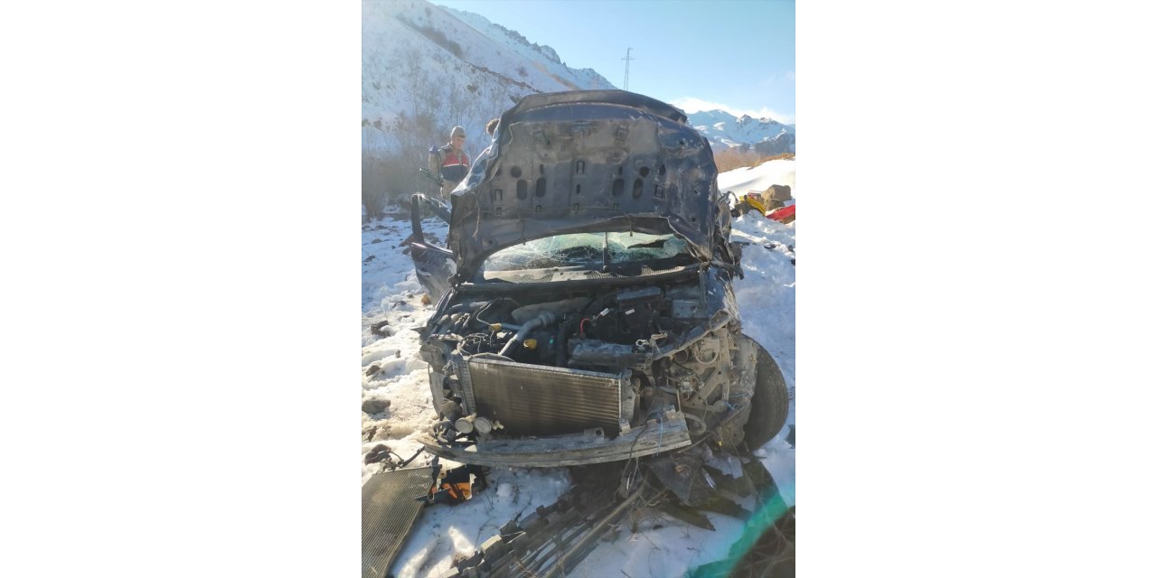 Erzurum'da şarampole devrilen otomobilin sürücüsü öldü