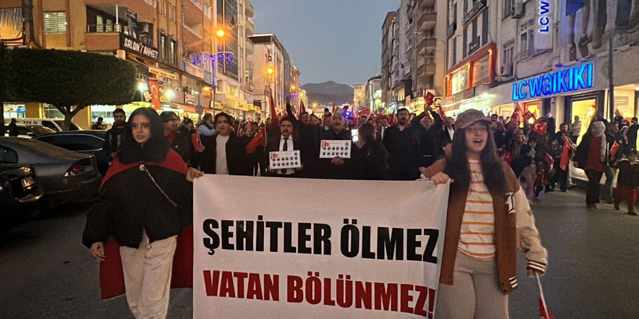 Hatay'da şehit askerler için yürüyüş düzenlendi