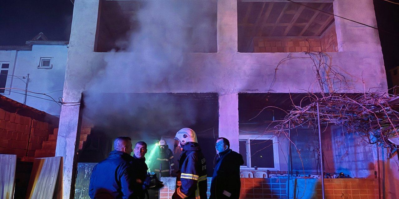 Edirne'de evde çıkan yangın itfaiye ekiplerince söndürüldü