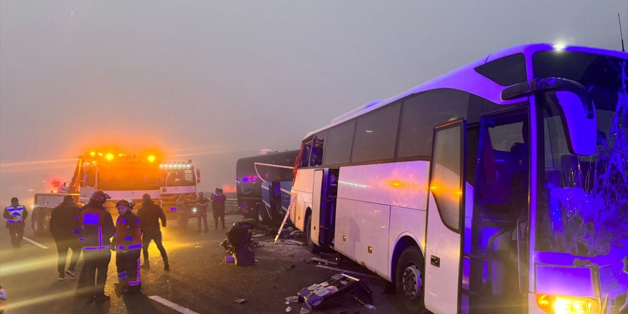 Kuzey Marmara Otoyolu'nda zincirleme kazada 10 kişi öldü, 54 kişi yaralandı