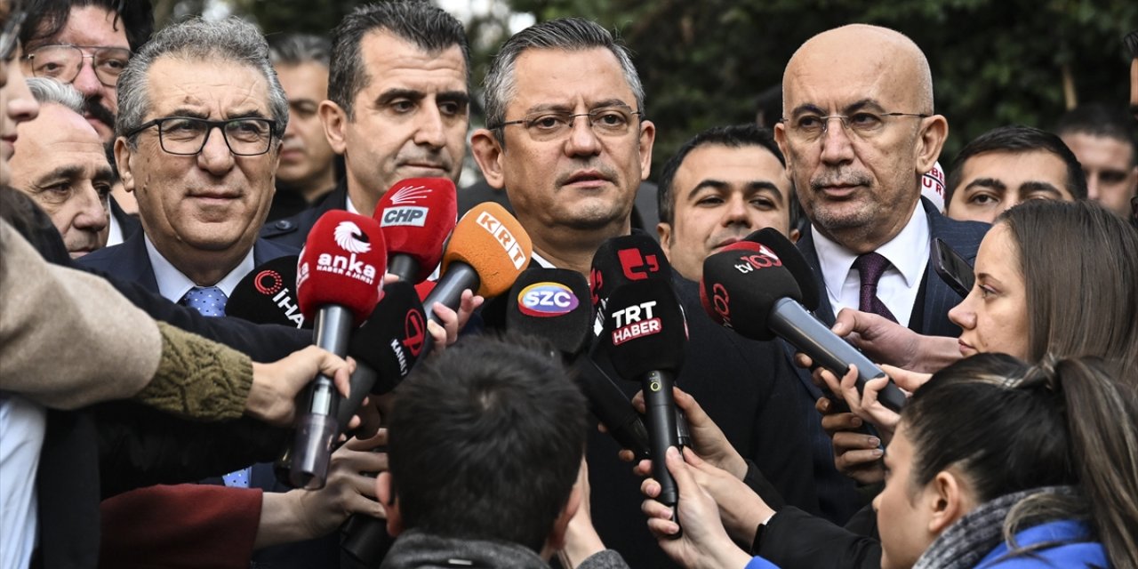 CHP Genel Başkanı Özel, Sosyal Demokrasi Derneğini ziyareti sonrası soruları yanıtladı: