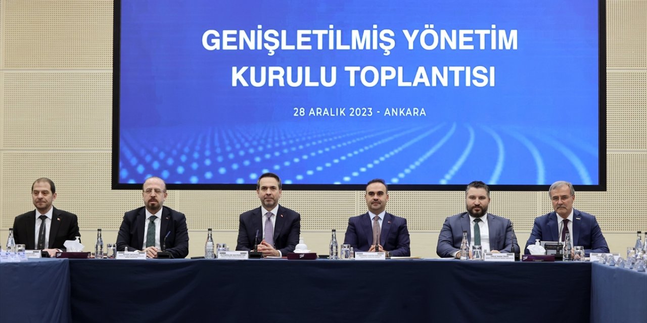 Enerji ve Tabii Kaynaklar Bakanı Bayraktar, OSBÜK Genişletilmiş Yönetim Kurulu Toplantısı'nda konuştu: