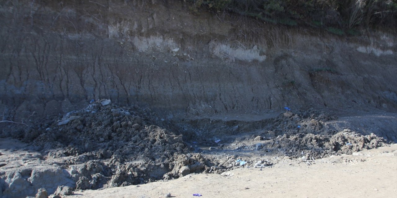 Antalya'da cesedi toprağa gömülü olarak bulunan Kırgız kadının cenazesi teslim edildi