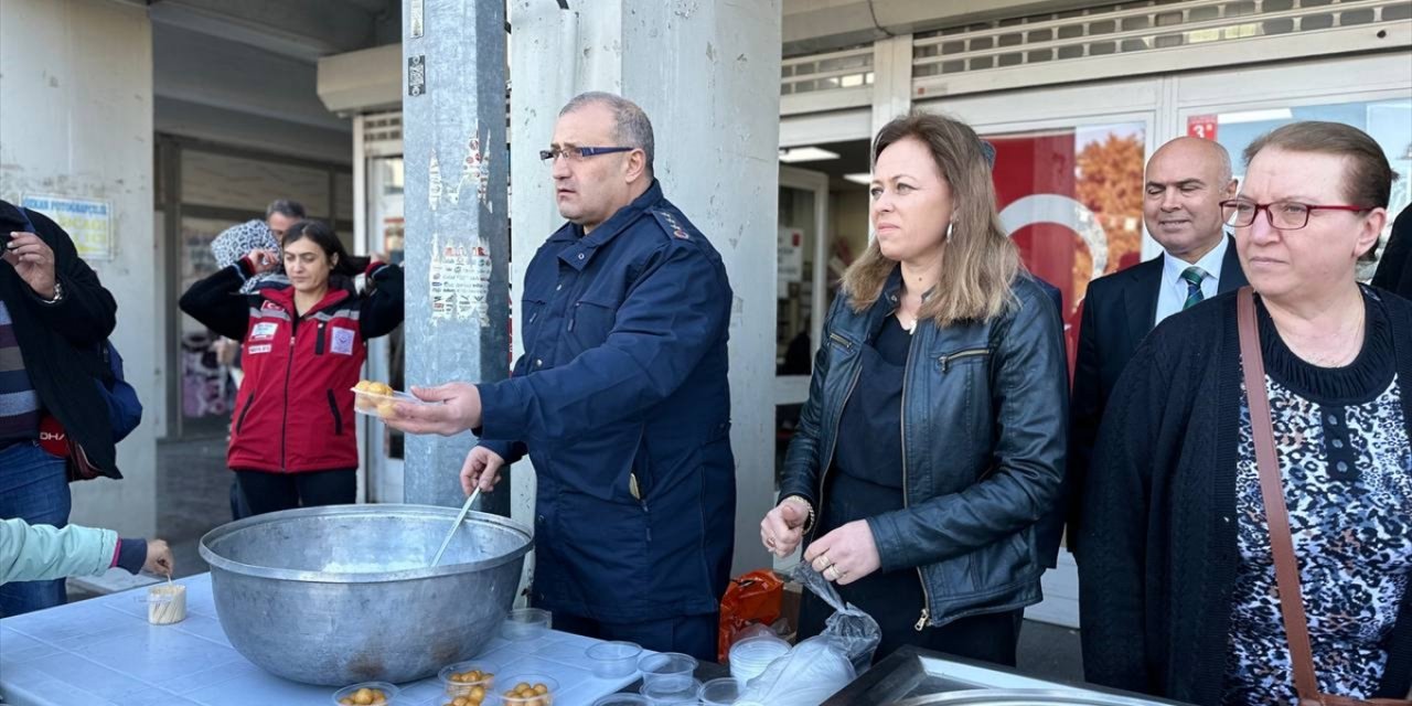 Burdur'da şehitler için lokma dağıtıldı