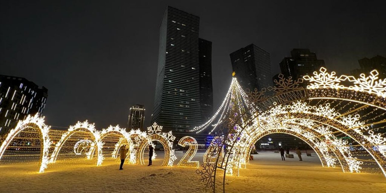 Astana, yeni yıl öncesi ışıklarla süslendi