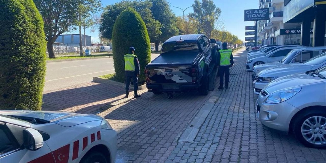 "Çukur Çetesi"ne yönelik "Kafes-24" operasyonunda yakalanan 43 şüpheli adliyede