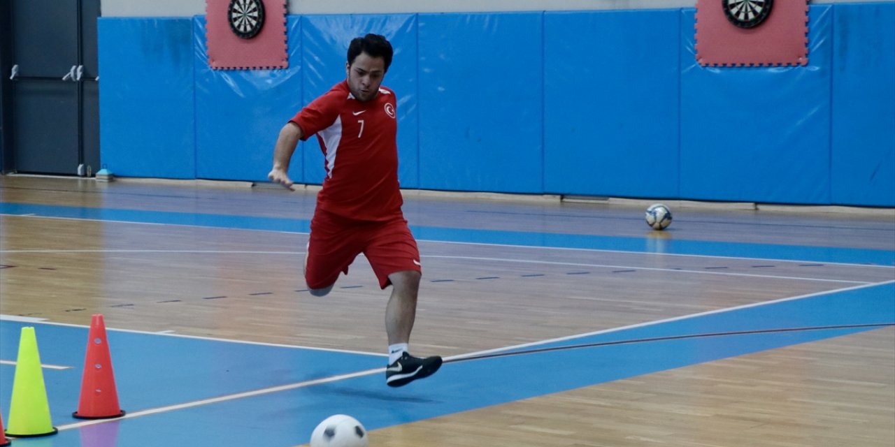 Down Sendromlu Futsal Milli Takımı,  altın madalya için güç depoluyor