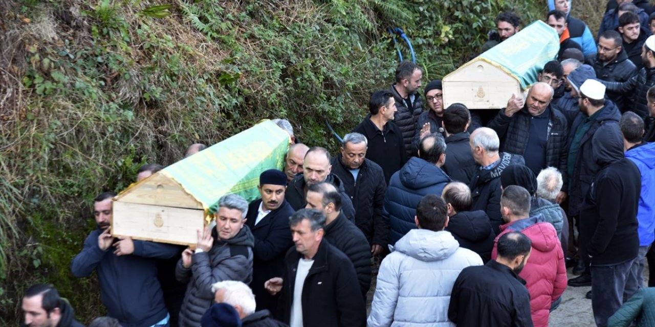 Kuzey Marmara Otoyolu'ndaki kazada ölen 2 kişinin cenazesi Giresun'da defnedildi