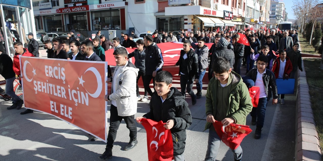 Van'da "Şehitleri Anma ve Teröre Lanet" yürüyüşü düzenlendi