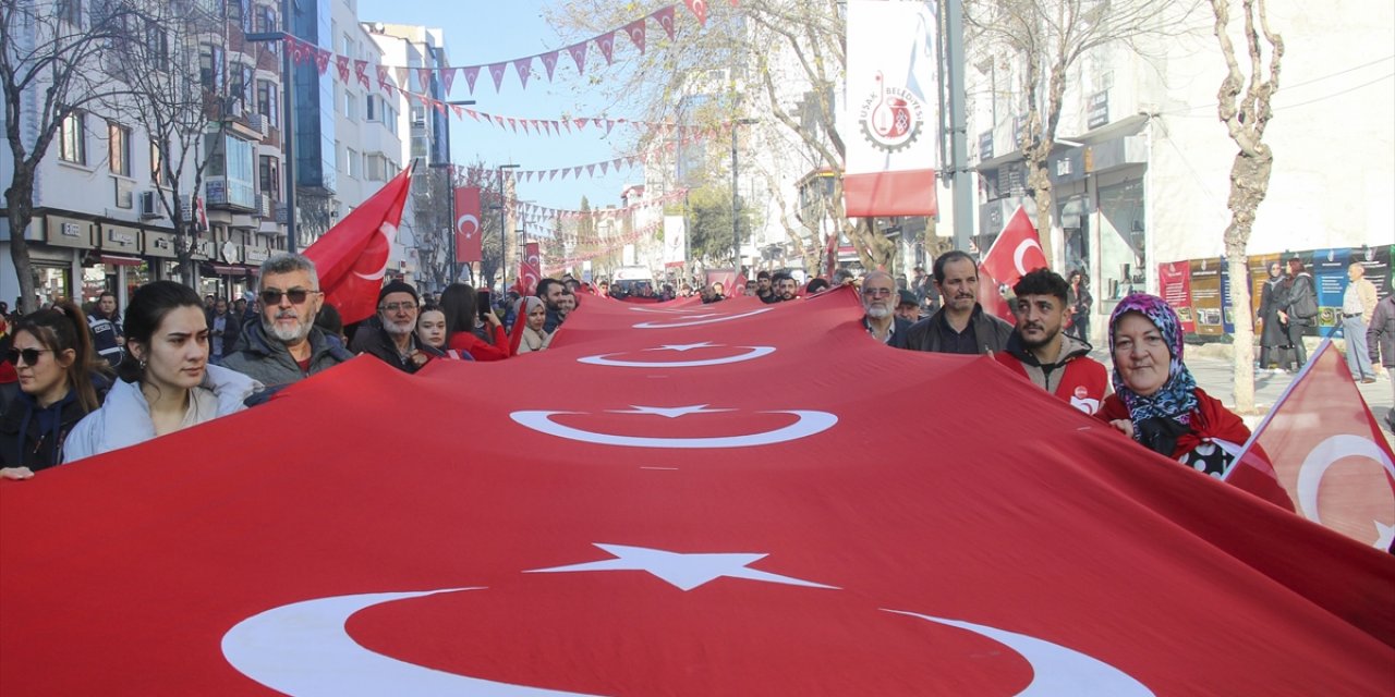 Uşak'ta "Şehitleri Anma ve Teröre Lanet" yürüyüşü düzenlendi