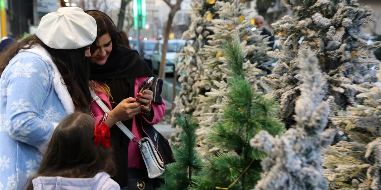 Tahran'da yeni yıl hazırlıkları nedeniyle alışveriş hareketliliği yaşanıyor