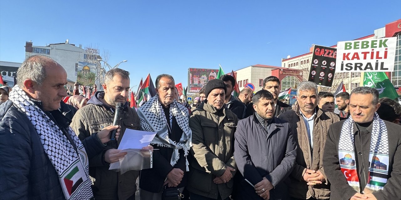 Vanlılar yaptıkları yürüyüşle İsrail'in Gazze'ye yönelik saldırılarını protesto etti