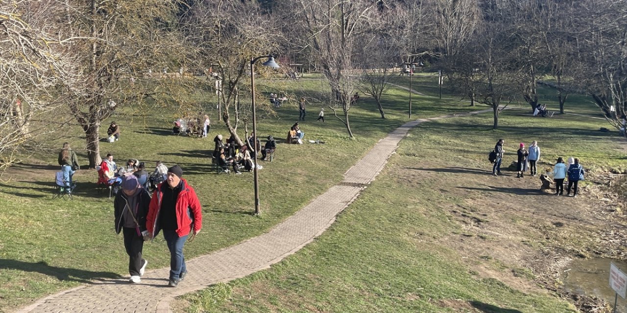 Hafta sonunu fırsat bilenler Gölcük Tabiat Parkı'nda yoğunluk oluşturdu