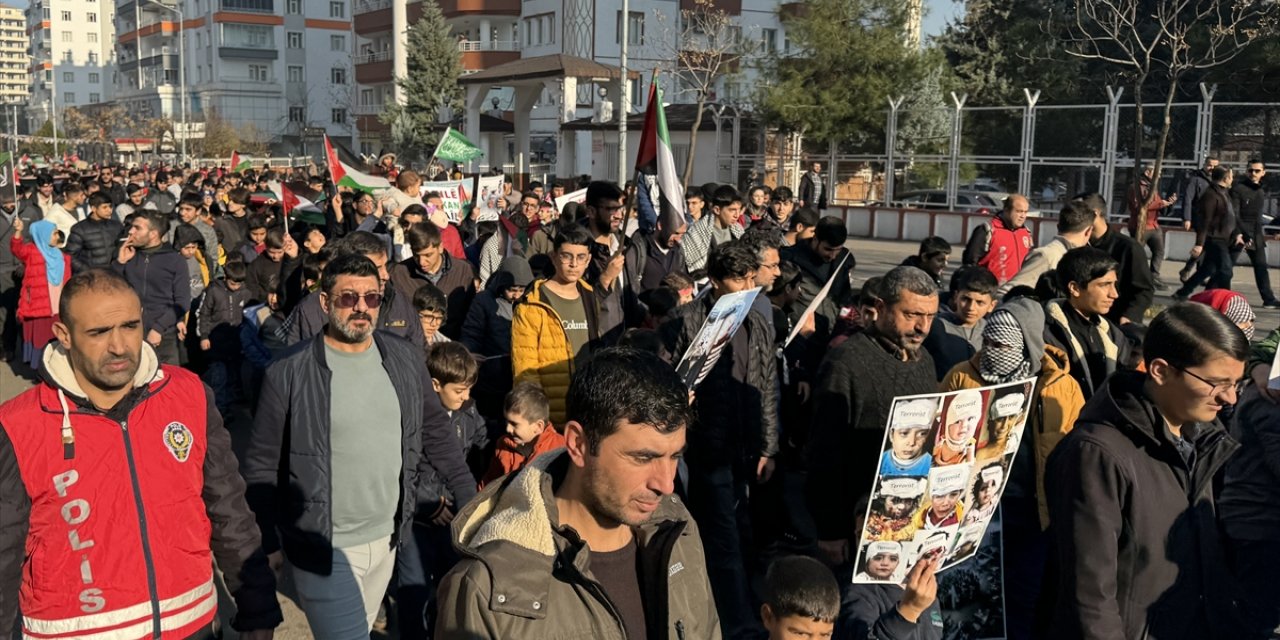 İsrail'in Gazze'ye saldırıları Diyarbakır ve Batman'da protesto edildi