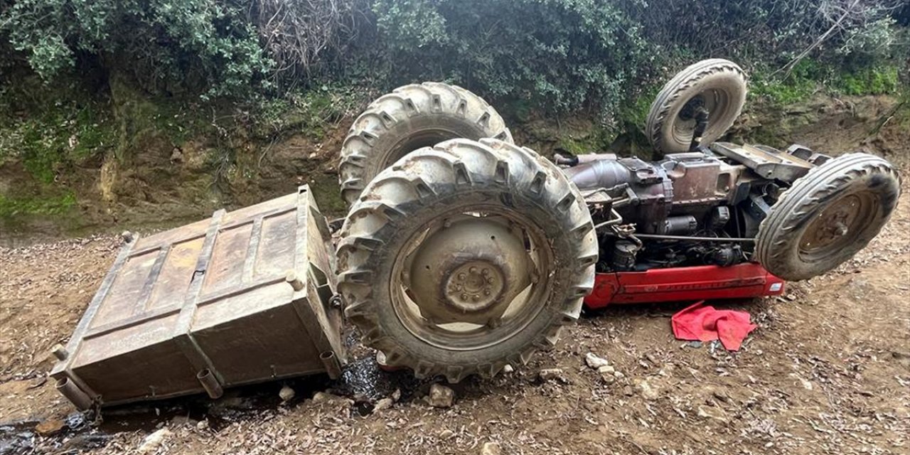 İzmir'de devrilen traktörün sürücüsü öldü