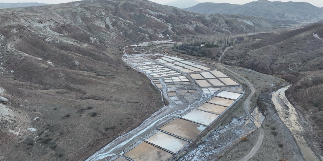 Sivas'ta iyotlu kaynak tuzu üretimi mesaisi sürüyor