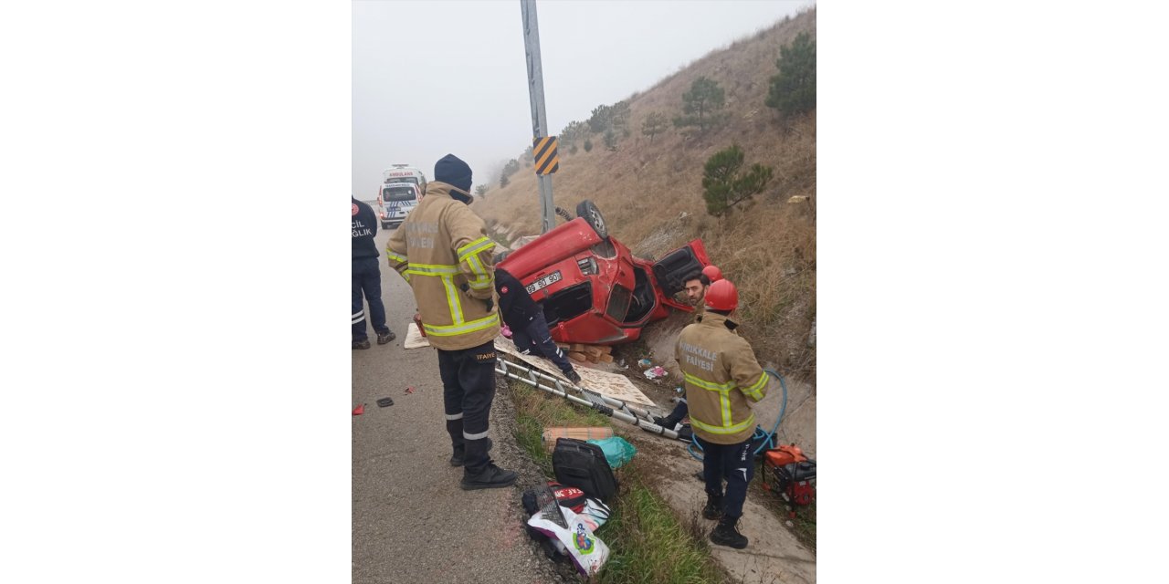 Kırıkkale'de devrilen otomobildeki baba öldü, oğlu yaralandı