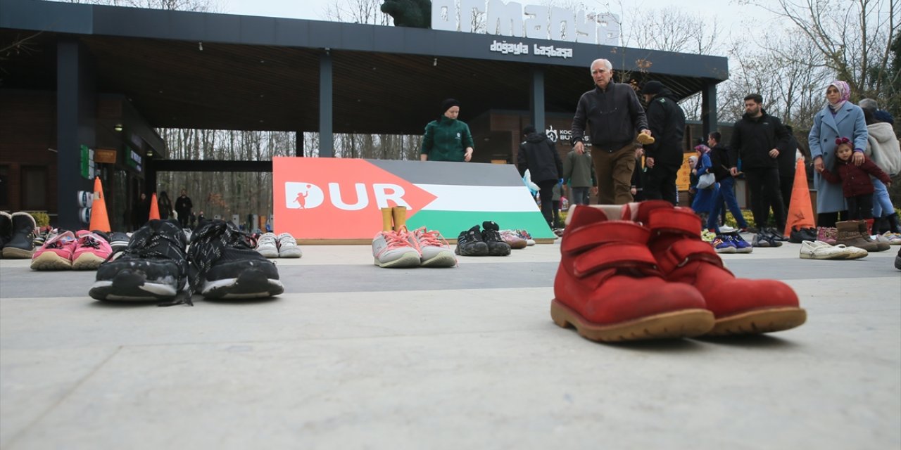 Kocaeli'de, Gazze'de öldürülen çocuklar için "sessiz ayakkabı nöbeti" tutuldu