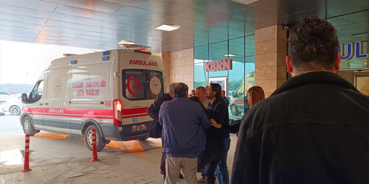 Hatay'da ağaca çarpan motosikletin sürücüsü öldü