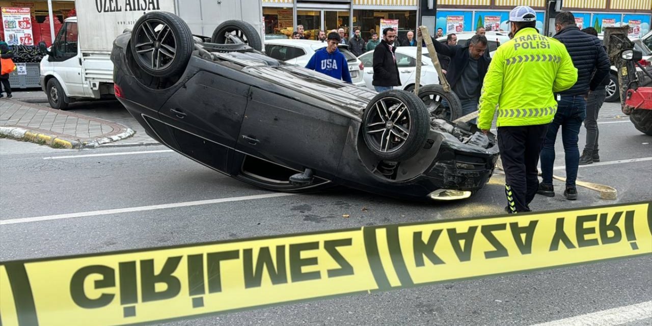 Beylikdüzü'nde polisin "dur" ihtarına uymayan otomobildeki 3 zanlı yakalandı