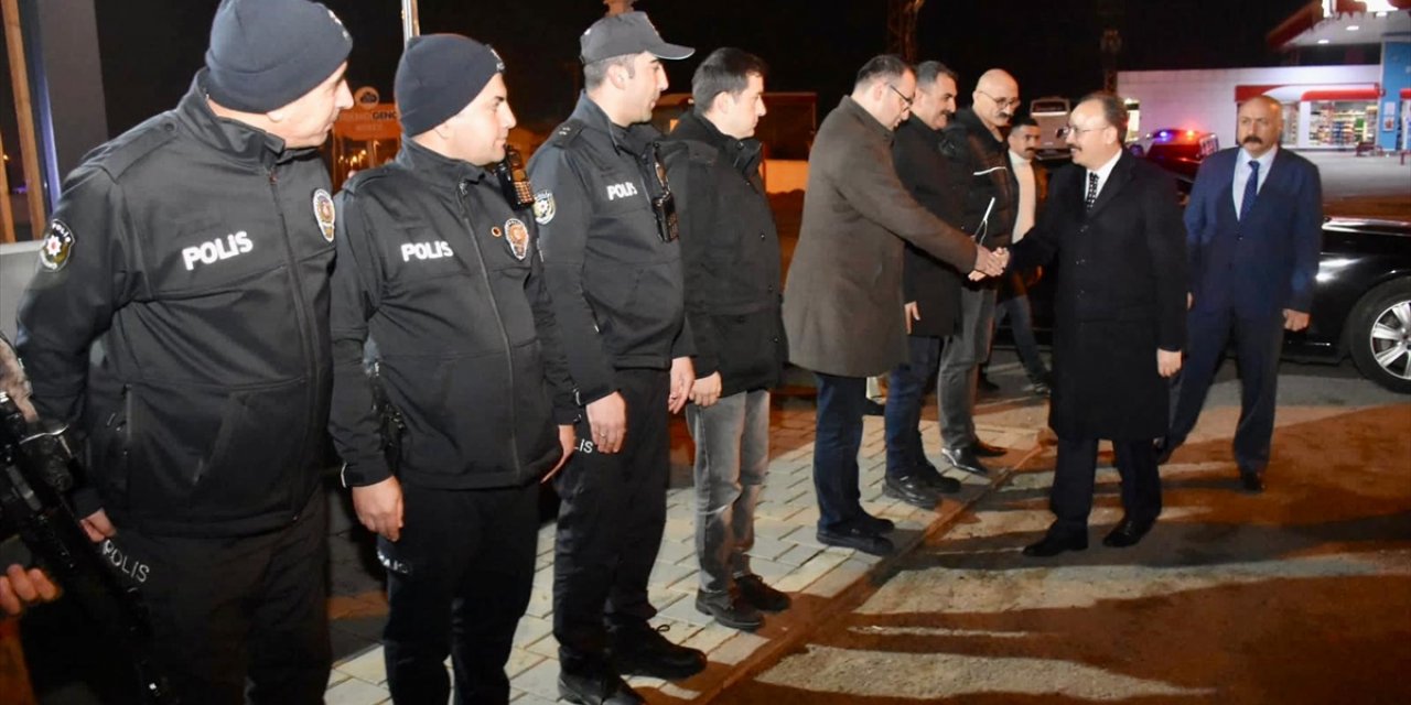 Siirt Valisi Kızılkaya, yeni yılı görev başında karşılayan personeli ziyaret etti