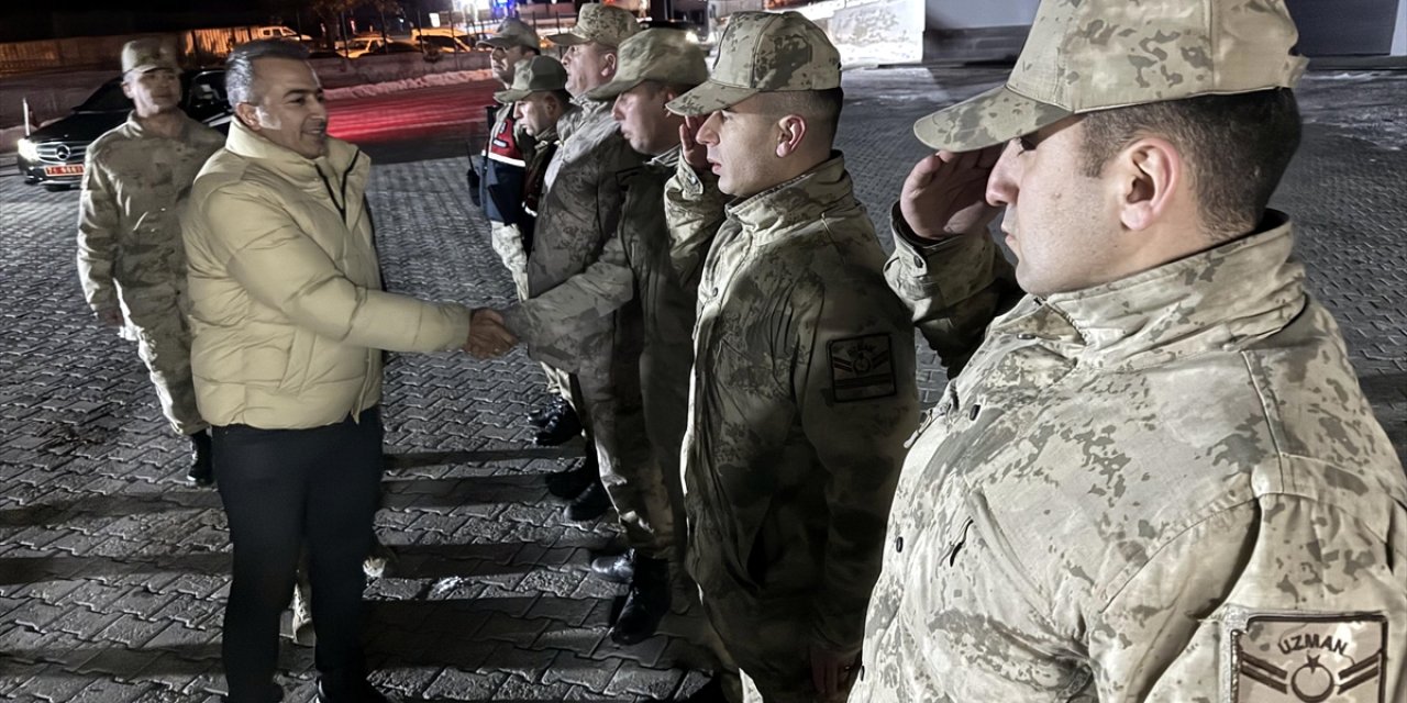 Kars, Ağrı ve Ardahan'daki güvenlik güçleri, dondurucu soğuklara rağmen görevlerinin başında