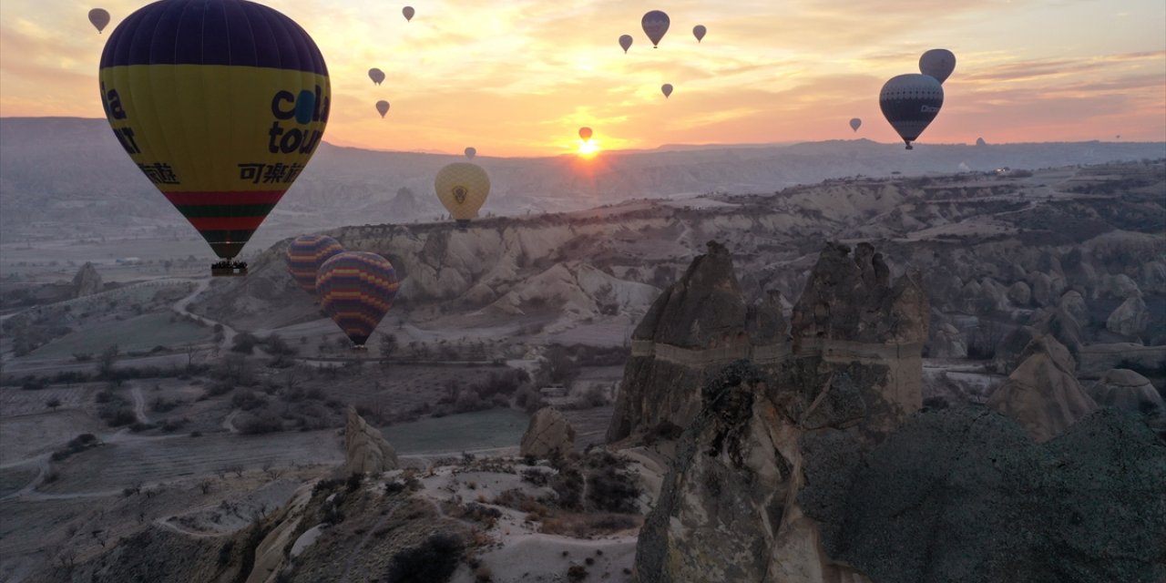 Kapadokya'da turistler yeni yılın ilk gününde çeşitli aktivitelere katıldı