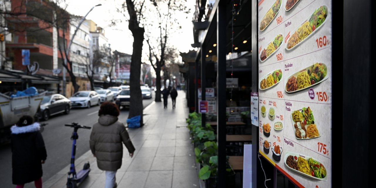 Lokanta ve kafelerde fiyat listelerinin giriş kapısı önünde yer alması uygulaması başladı